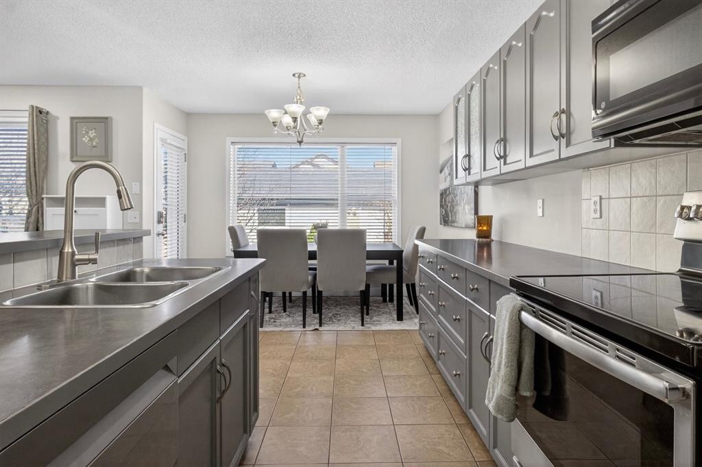 28 Elgin View Se, Calgary, AB - Indoor Photo Showing Kitchen With Double Sink