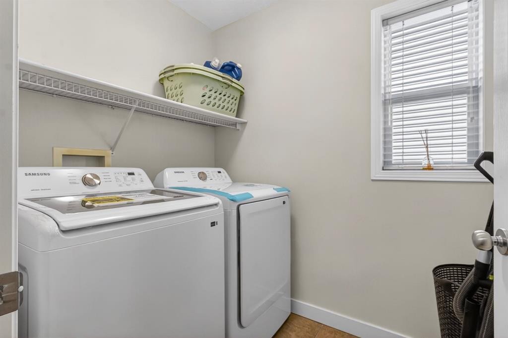 28 Elgin View Se, Calgary, AB - Indoor Photo Showing Laundry Room