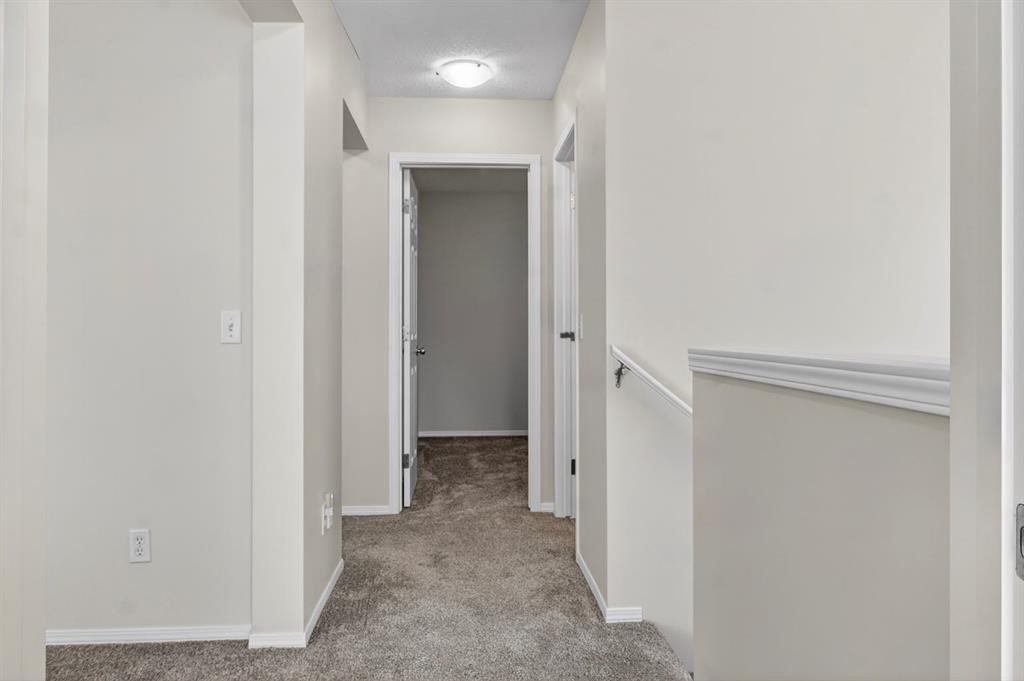 28 Elgin View Se, Calgary, AB - Indoor Photo Showing Other Room