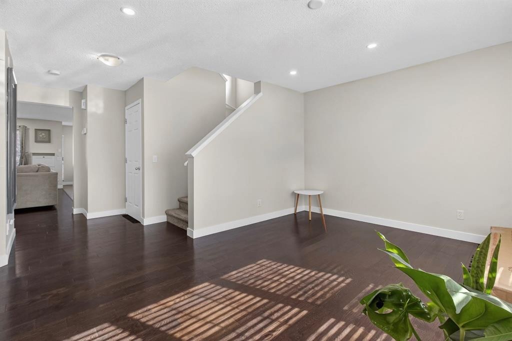 28 Elgin View Se, Calgary, AB - Indoor Photo Showing Other Room