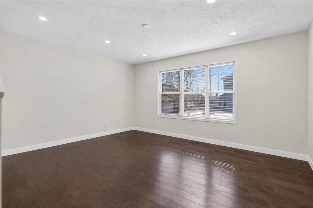 28 Elgin View Se, Calgary, AB - Indoor Photo Showing Other Room