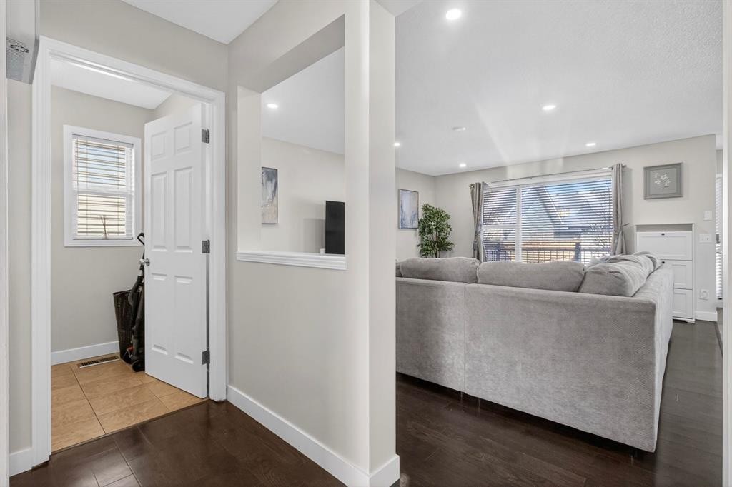 28 Elgin View Se, Calgary, AB - Indoor