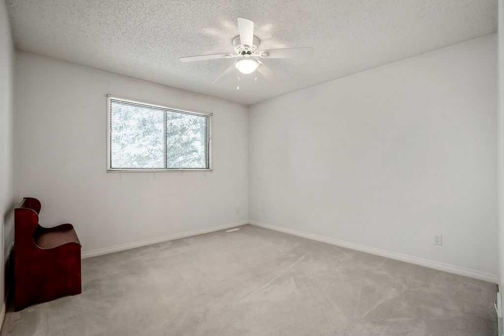111 Deerfield Drive Se, Calgary, AB - Indoor Photo Showing Other Room