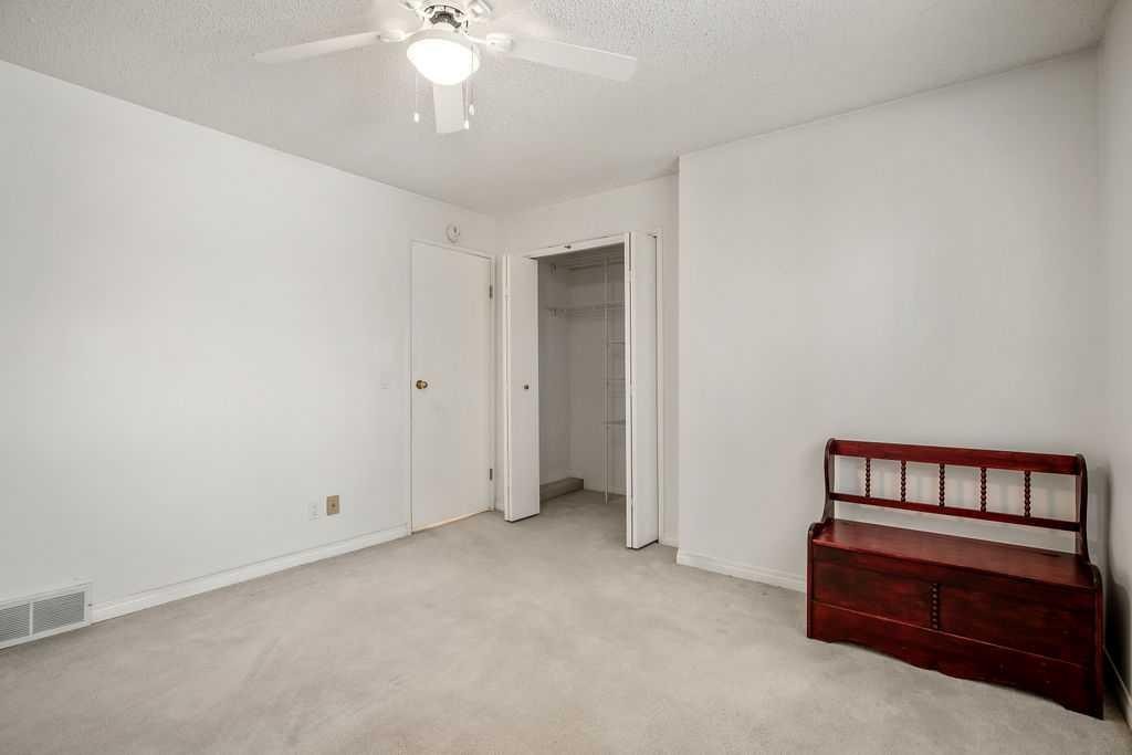 111 Deerfield Drive Se, Calgary, AB - Indoor Photo Showing Other Room