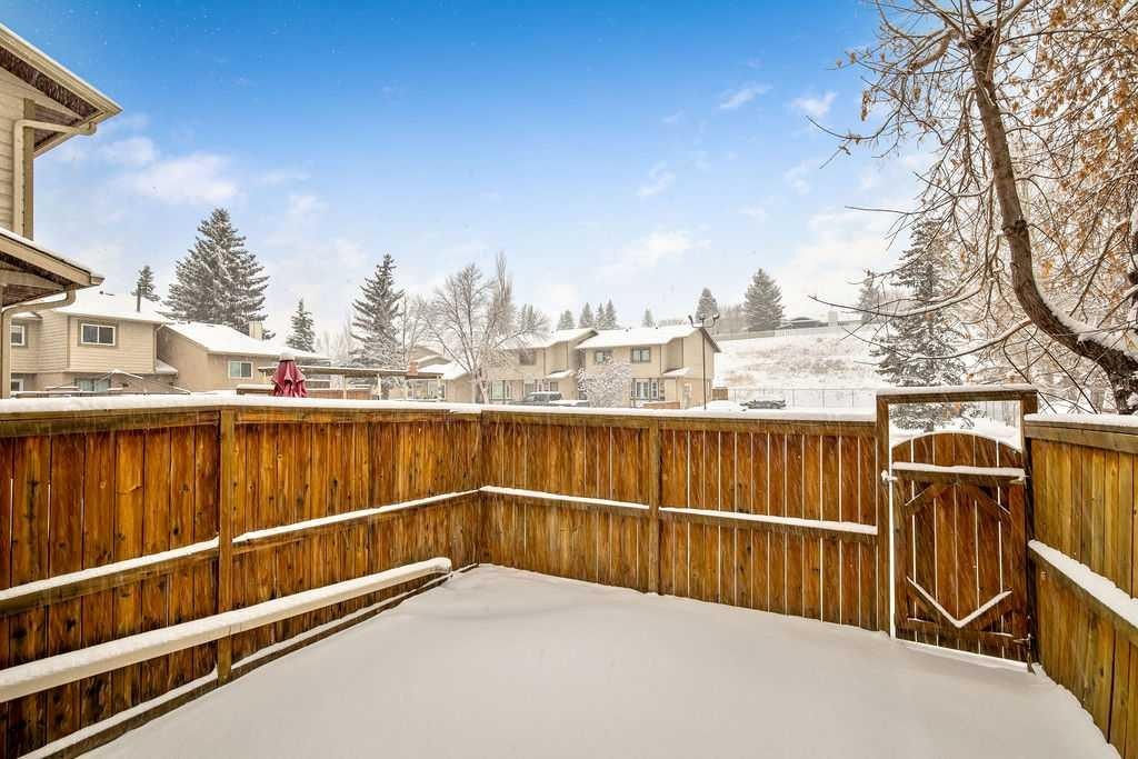 111 Deerfield Drive Se, Calgary, AB - Outdoor