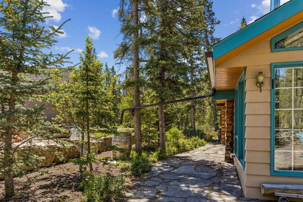 4 Pine Avenue, Bragg Creek, AB