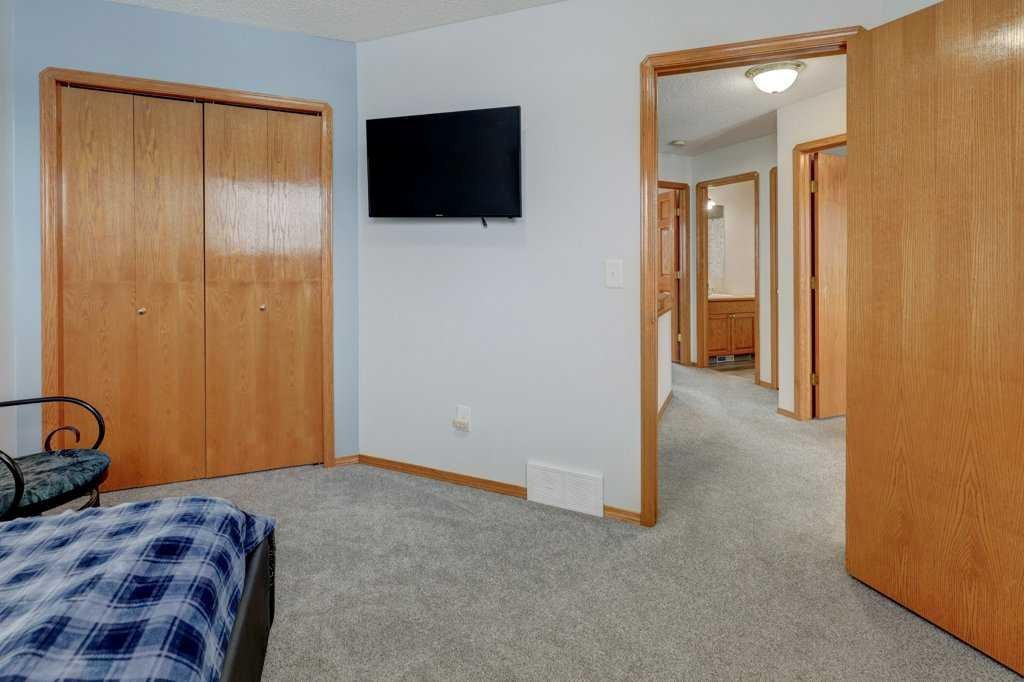 182 Harvest Creek Close Ne, Calgary, AB - Indoor Photo Showing Bedroom