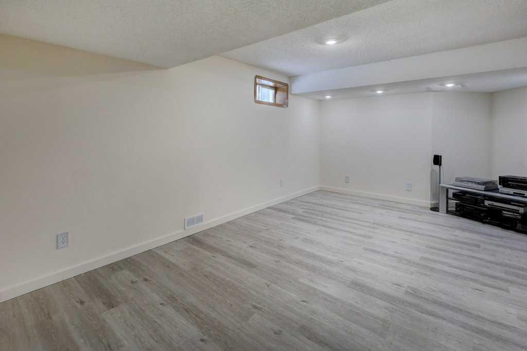 182 Harvest Creek Close Ne, Calgary, AB - Indoor Photo Showing Other Room