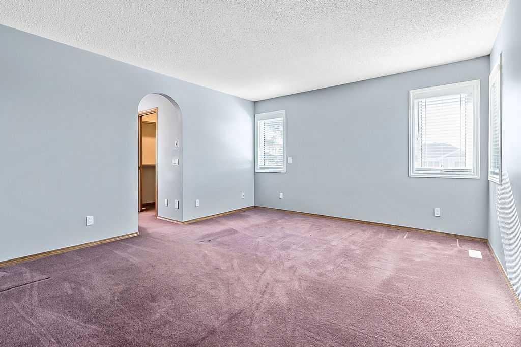 303 Schubert Place Nw, Calgary, AB - Indoor Photo Showing Other Room