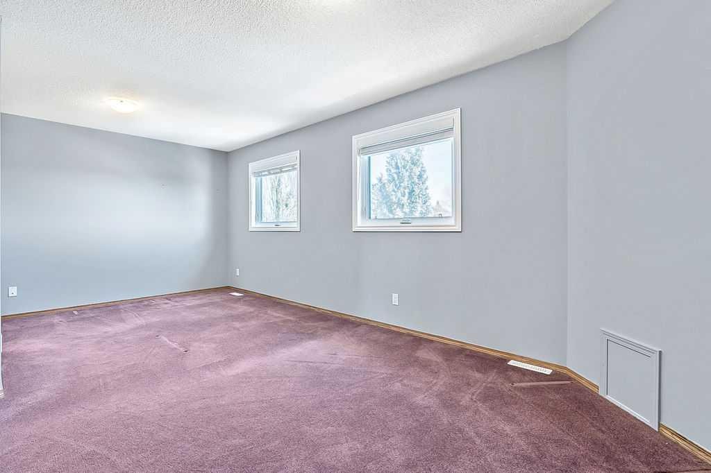 303 Schubert Place Nw, Calgary, AB - Indoor Photo Showing Other Room