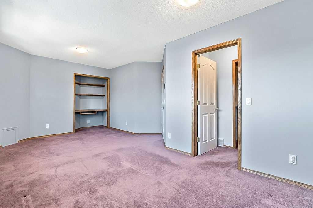 303 Schubert Place Nw, Calgary, AB - Indoor Photo Showing Other Room