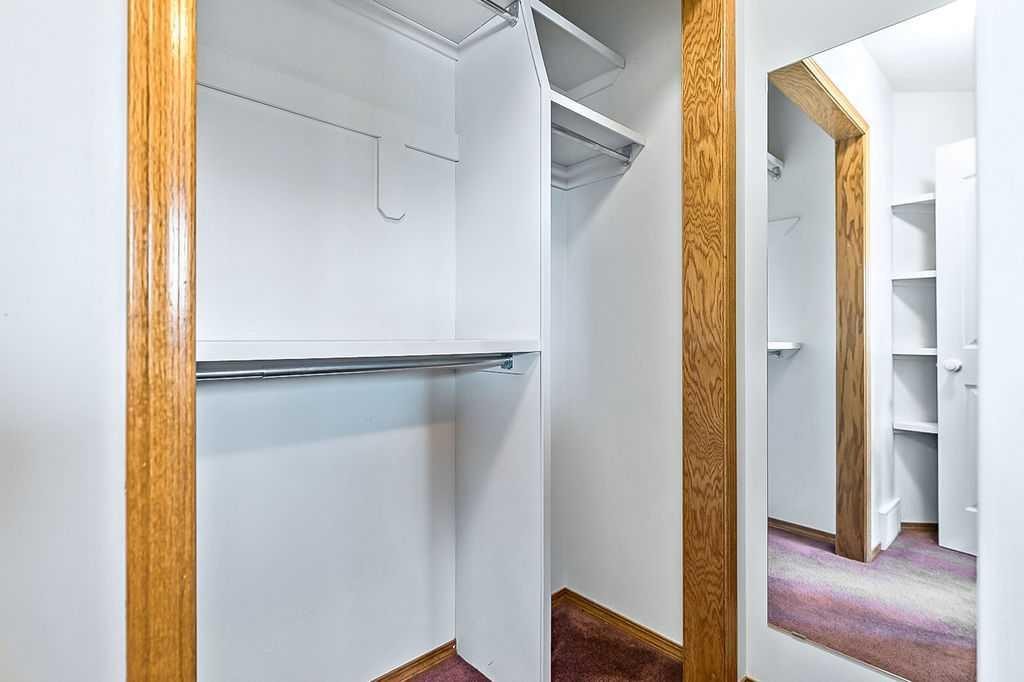 303 Schubert Place Nw, Calgary, AB - Indoor