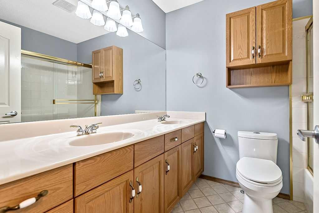 303 Schubert Place Nw, Calgary, AB - Indoor Photo Showing Bathroom