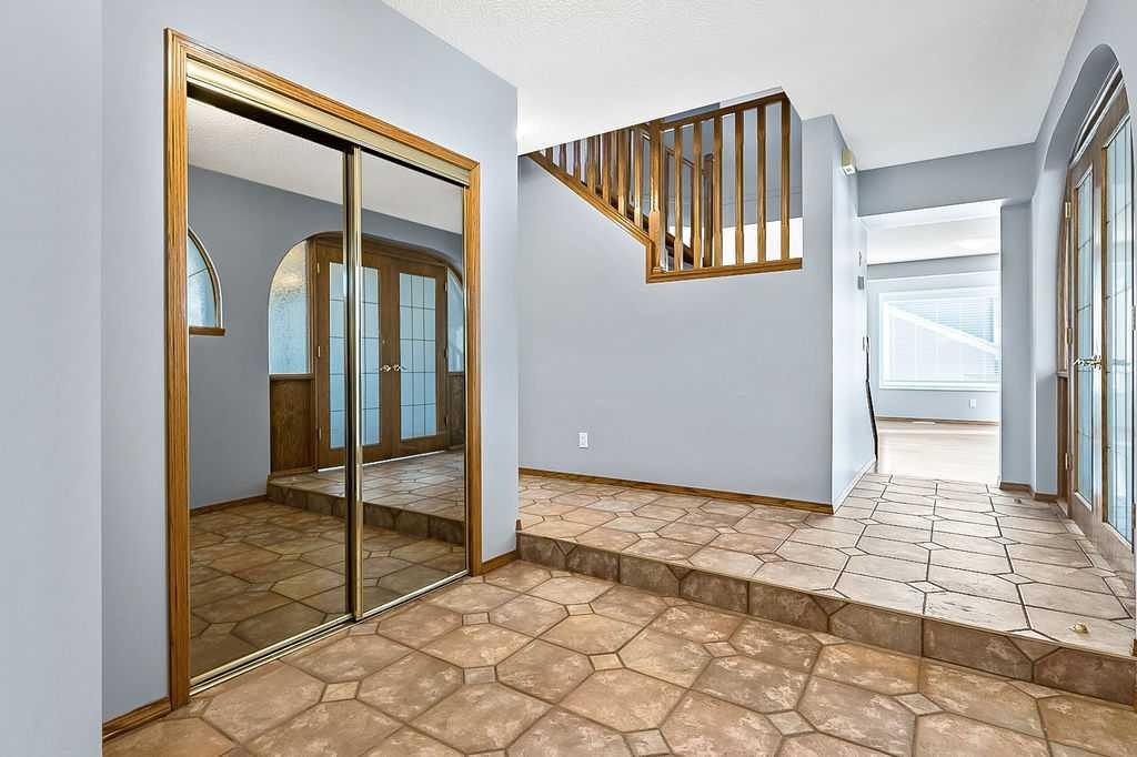 303 Schubert Place Nw, Calgary, AB - Indoor Photo Showing Other Room