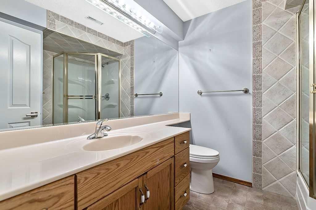 303 Schubert Place Nw, Calgary, AB - Indoor Photo Showing Bathroom
