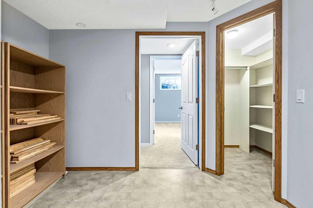303 Schubert Place Nw, Calgary, AB - Indoor Photo Showing Other Room