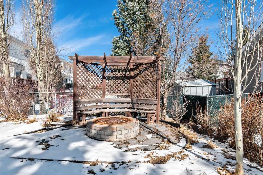 303 Schubert Place Nw, Calgary, AB - Outdoor