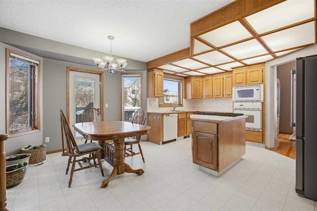 146 Hawkdale Circle Nw, Calgary, AB - Indoor