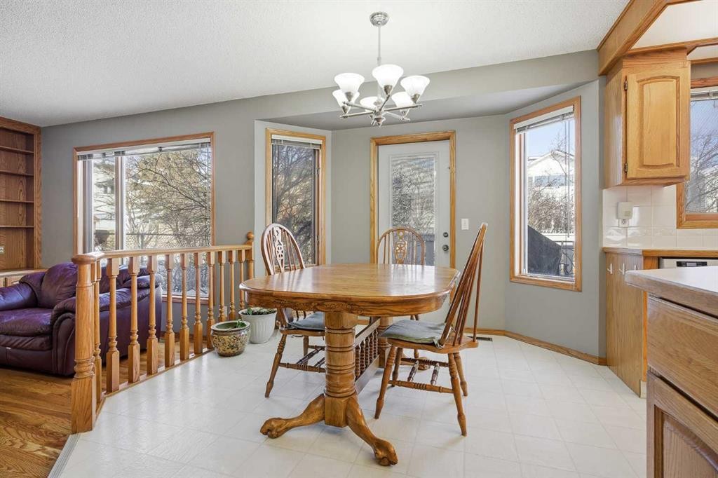 146 Hawkdale Circle Nw, Calgary, AB - Indoor Photo Showing Dining Room