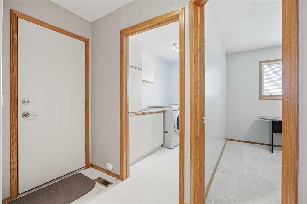 146 Hawkdale Circle Nw, Calgary, AB - Indoor