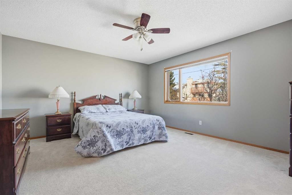 146 Hawkdale Circle Nw, Calgary, AB - Indoor Photo Showing Bedroom