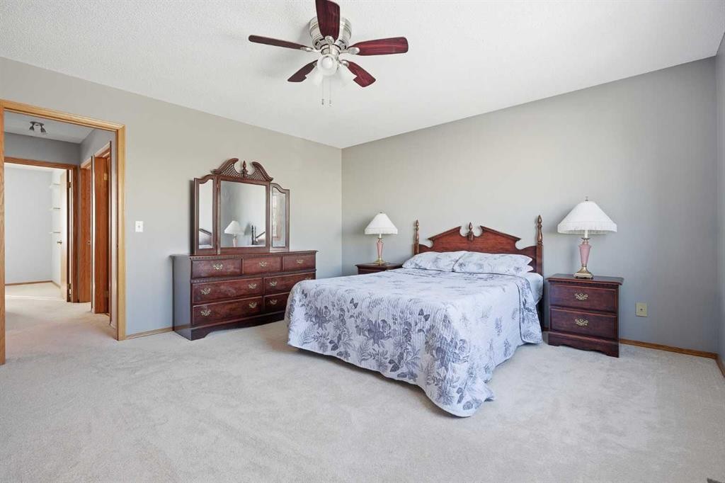 146 Hawkdale Circle Nw, Calgary, AB - Indoor Photo Showing Bedroom
