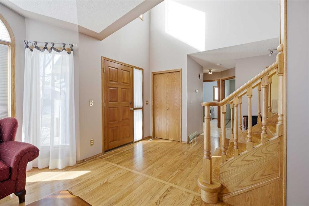 146 Hawkdale Circle Nw, Calgary, AB - Indoor Photo Showing Other Room