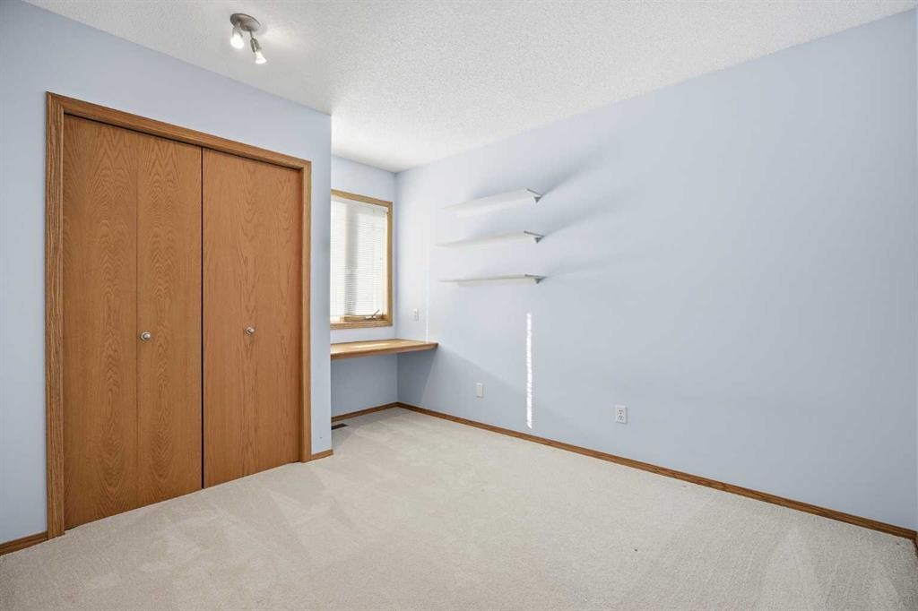 146 Hawkdale Circle Nw, Calgary, AB - Indoor Photo Showing Other Room