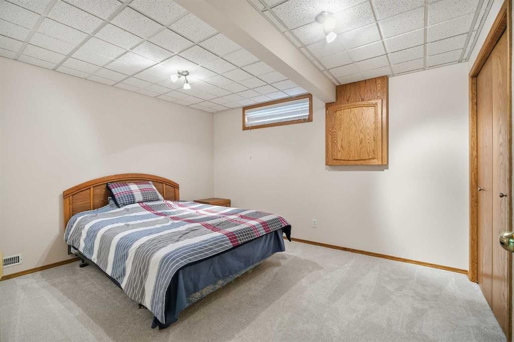 146 Hawkdale Circle Nw, Calgary, AB - Indoor Photo Showing Other Room