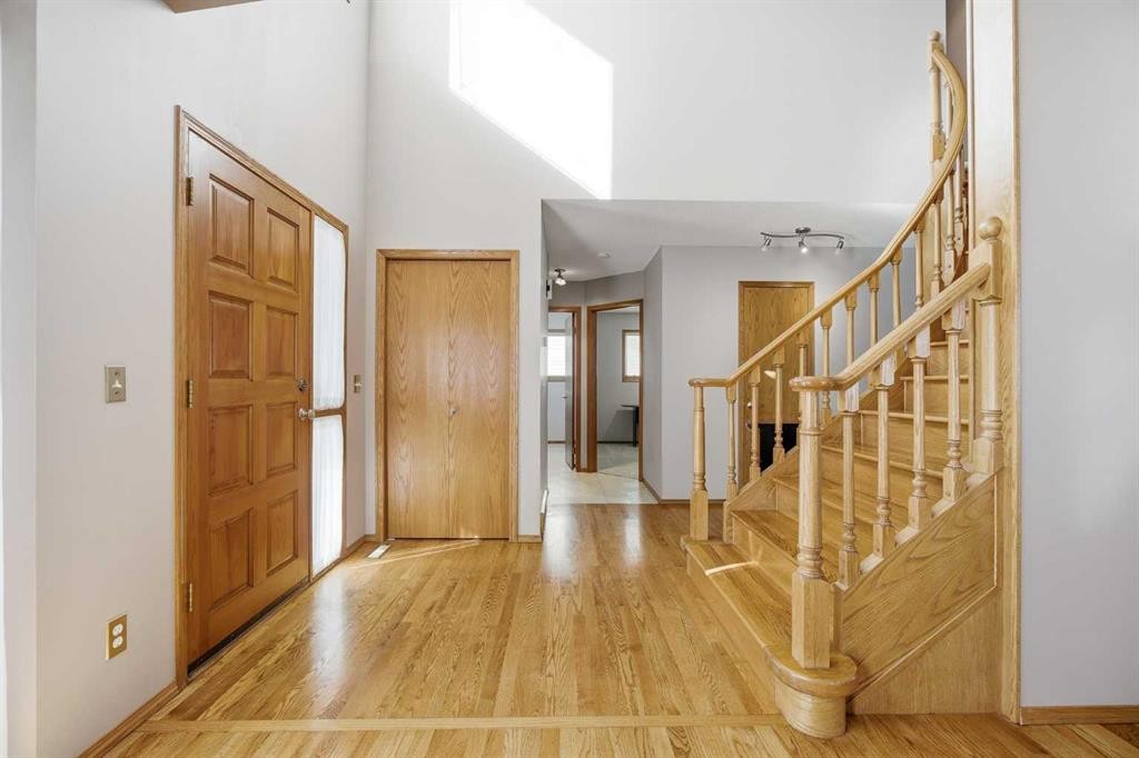 146 Hawkdale Circle Nw, Calgary, AB - Indoor Photo Showing Other Room