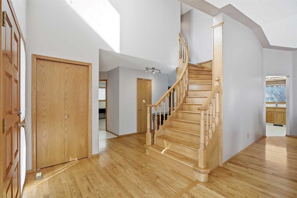 146 Hawkdale Circle Nw, Calgary, AB - Indoor Photo Showing Other Room