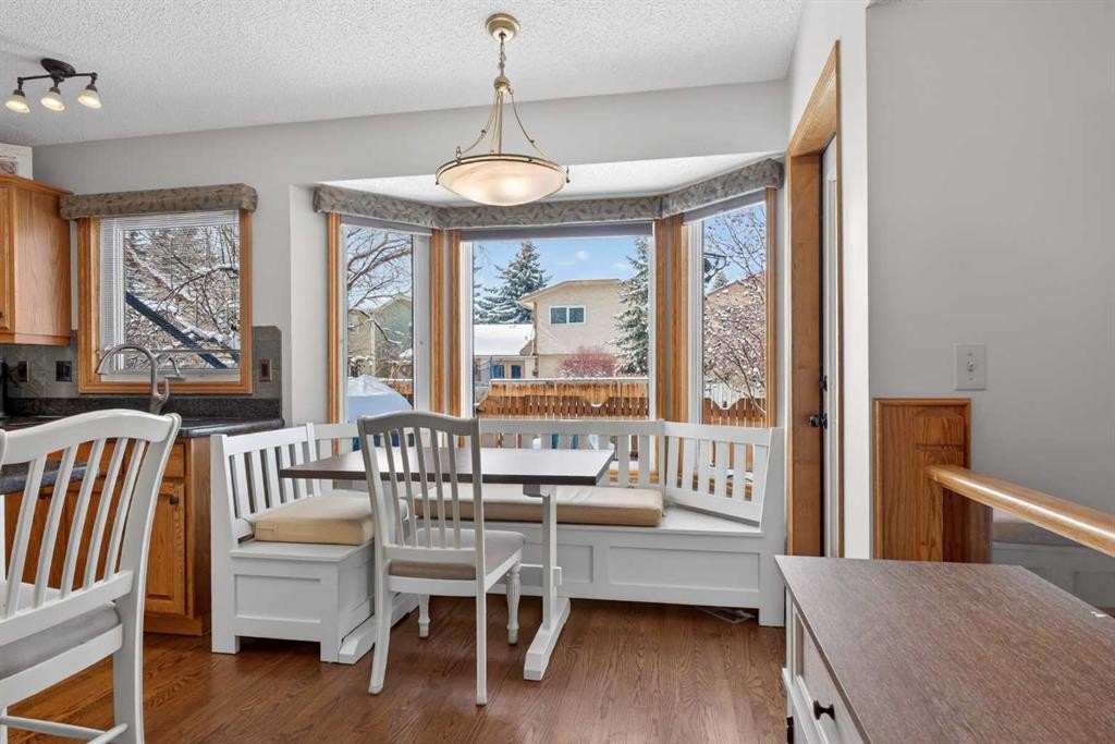 204 Sunrise Circle Se, Calgary, AB - Indoor Photo Showing Dining Room
