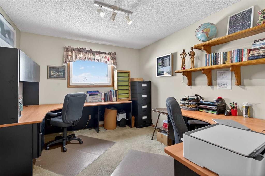 204 Sunrise Circle Se, Calgary, AB - Indoor Photo Showing Office