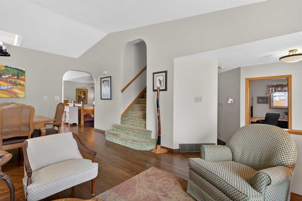 204 Sunrise Circle Se, Calgary, AB - Indoor Photo Showing Living Room