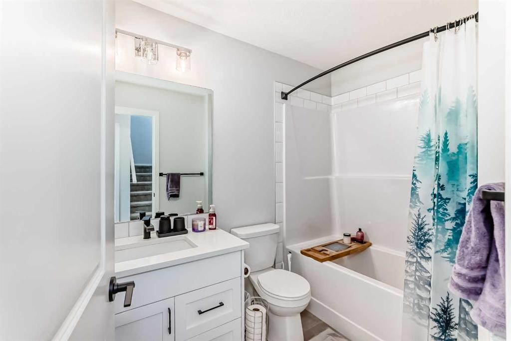 160 Lucas Common Nw, Calgary, AB - Indoor Photo Showing Bathroom