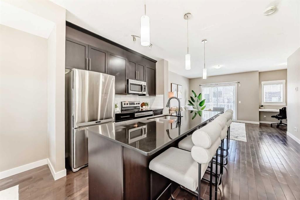 606 Skyview Point Place Ne, Calgary, AB - Indoor Photo Showing Kitchen With Upgraded Kitchen