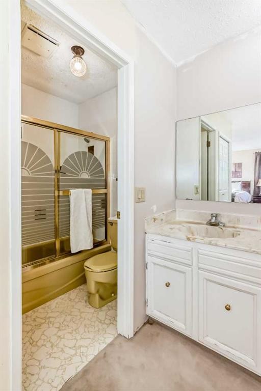 6007 Dalcastle Crescent Nw, Calgary, AB - Indoor Photo Showing Bathroom
