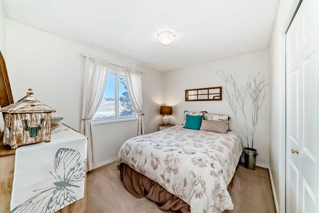 6007 Dalcastle Crescent Nw, Calgary, AB - Indoor Photo Showing Bedroom