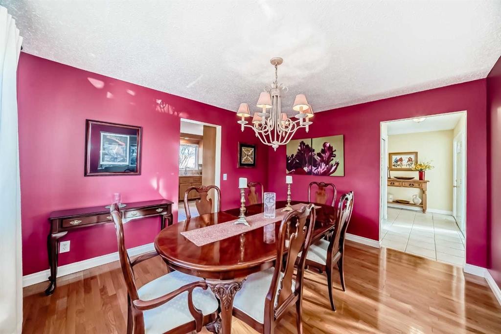6007 Dalcastle Crescent Nw, Calgary, AB - Indoor Photo Showing Dining Room