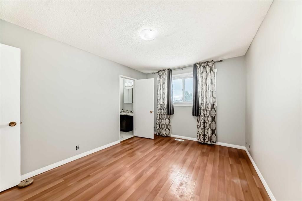 331 Bedford Place Ne, Calgary, AB - Indoor Photo Showing Other Room