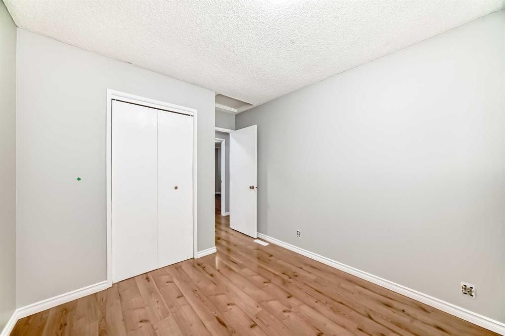 331 Bedford Place Ne, Calgary, AB - Indoor Photo Showing Other Room