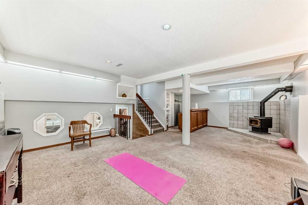 331 Bedford Place Ne, Calgary, AB - Indoor