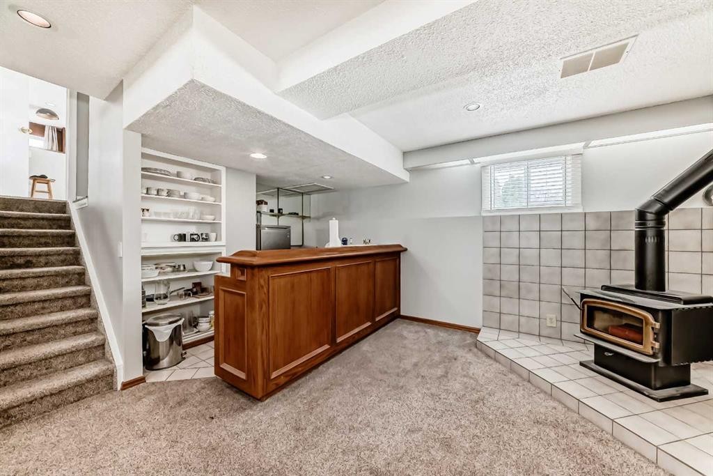 331 Bedford Place Ne, Calgary, AB - Indoor