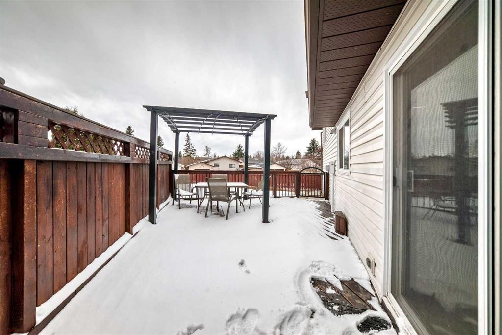 331 Bedford Place Ne, Calgary, AB - Outdoor With Exterior