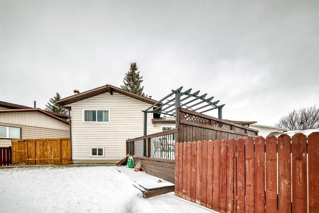 331 Bedford Place Ne, Calgary, AB - Outdoor With Exterior