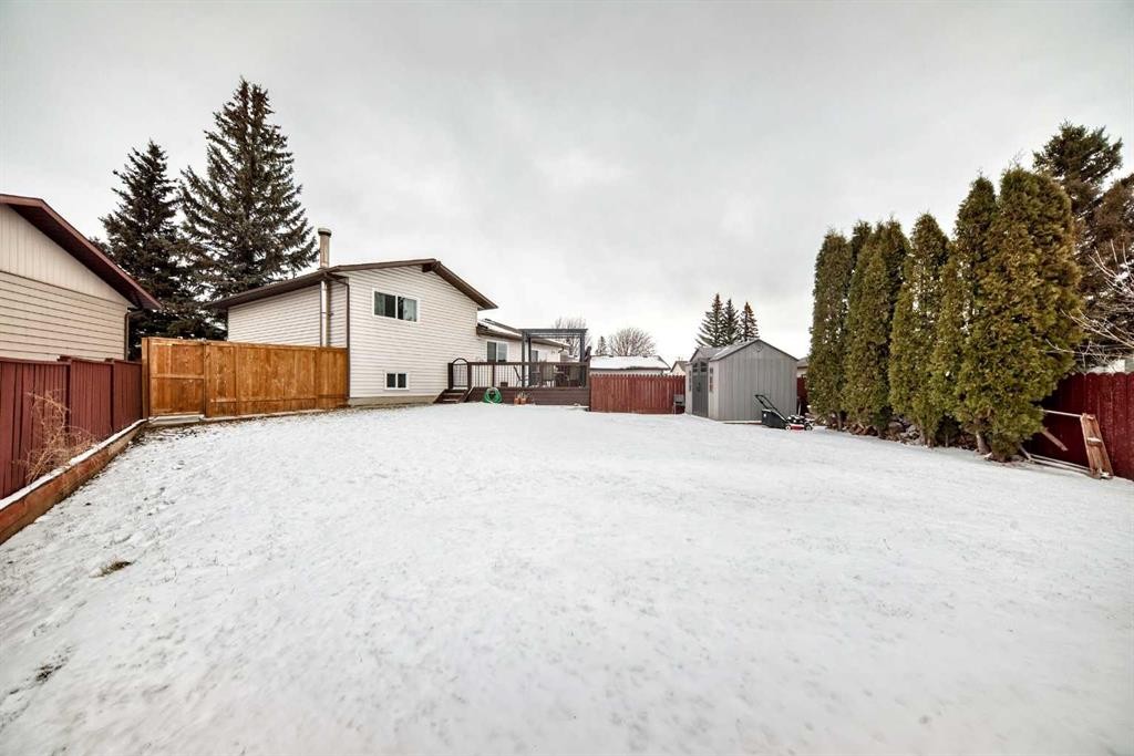 331 Bedford Place Ne, Calgary, AB - Outdoor