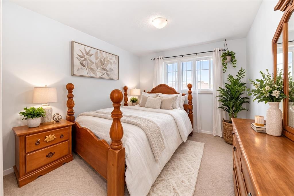 115 Saddlebrook Point Ne, Calgary, AB - Indoor Photo Showing Bedroom