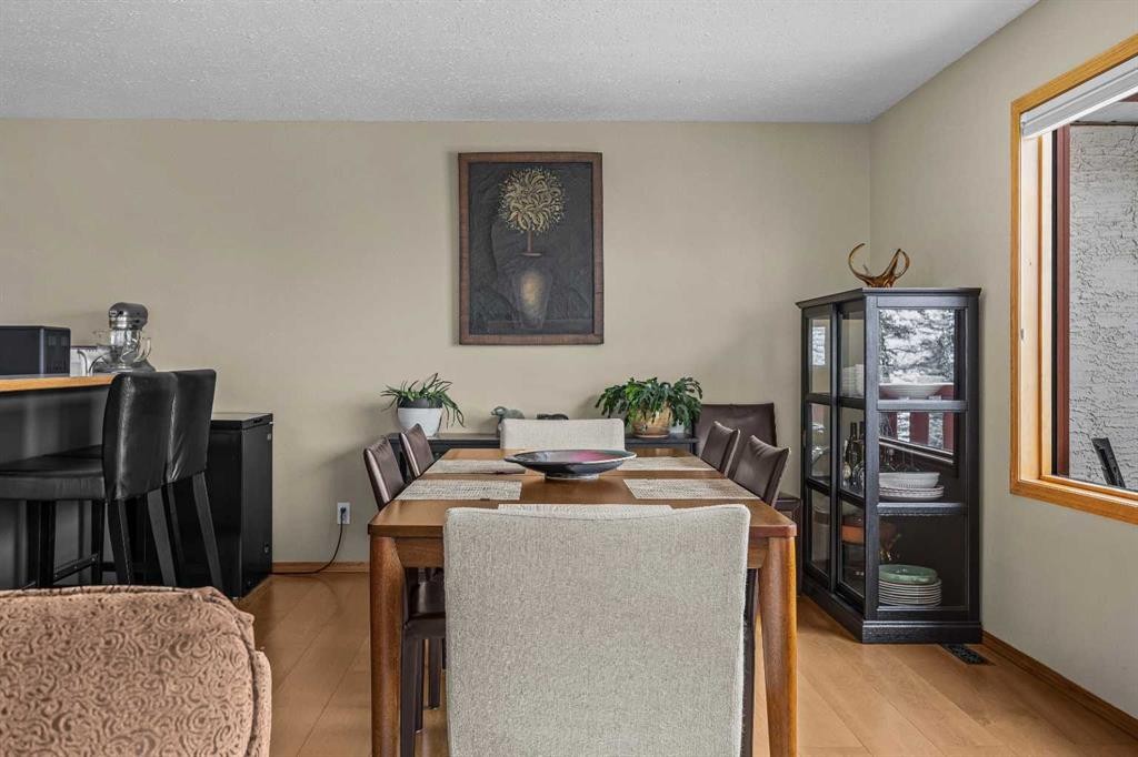 12-9 Blackrock Crescent West, Canmore, AB - Indoor Photo Showing Dining Room