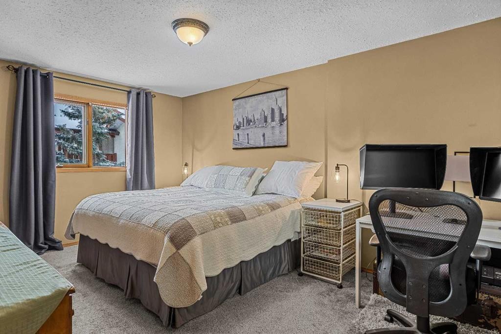 12-9 Blackrock Crescent West, Canmore, AB - Indoor Photo Showing Bedroom