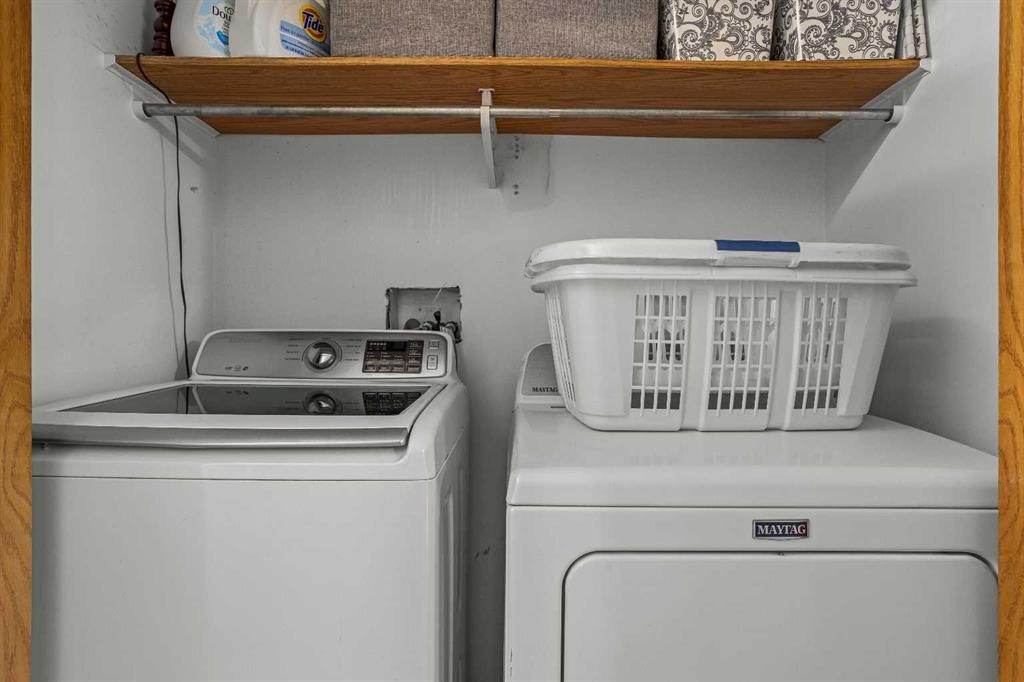 12-9 Blackrock Crescent West, Canmore, AB - Indoor Photo Showing Laundry Room
